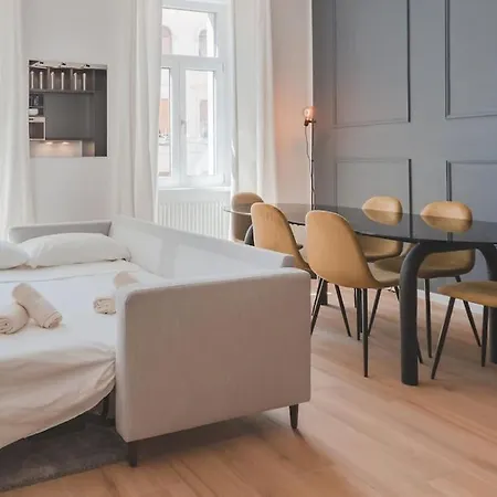 Apartment Luxury - 8 Person - Centro Storico Trieste