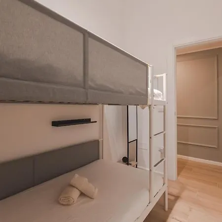 Luxury - 8 Person - Centro Storico Apartment Trieste